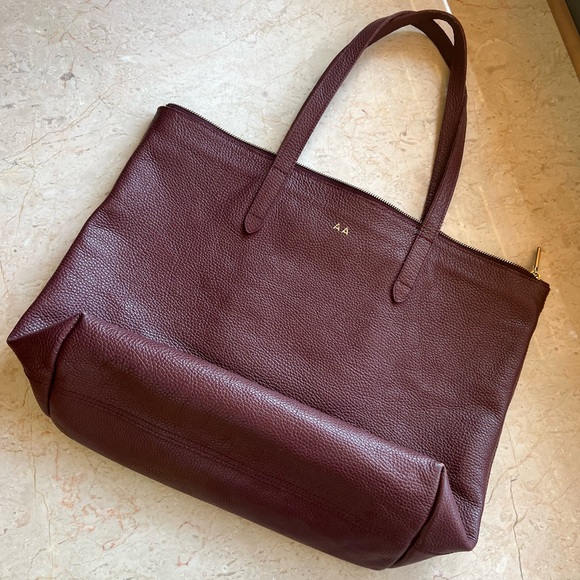 Cuyana Handbags - CUYANA Classic Leather Zipper Tote in Burgundy, Very Good Used Condition